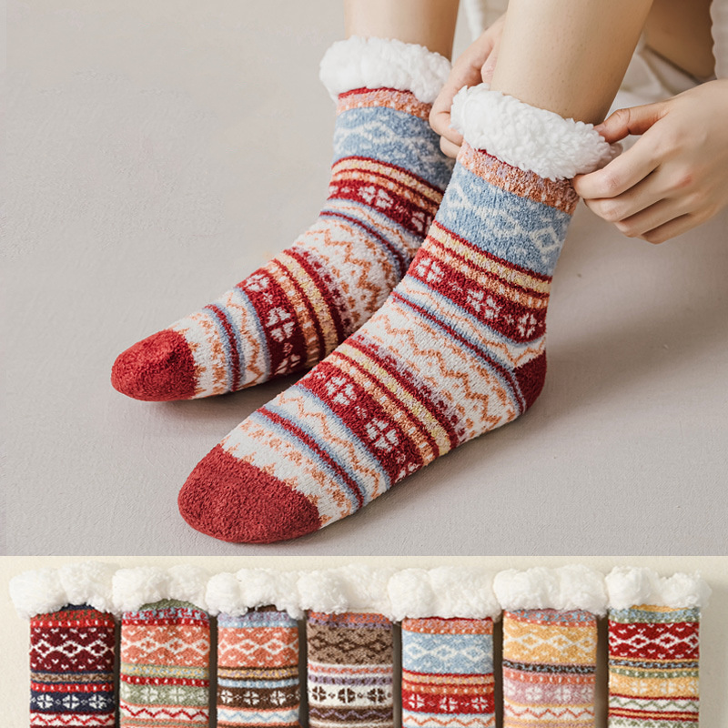 Custom 2023 winter women animal floor socks with non slipper fuzzy cabin grip socks for Christmas home holiday