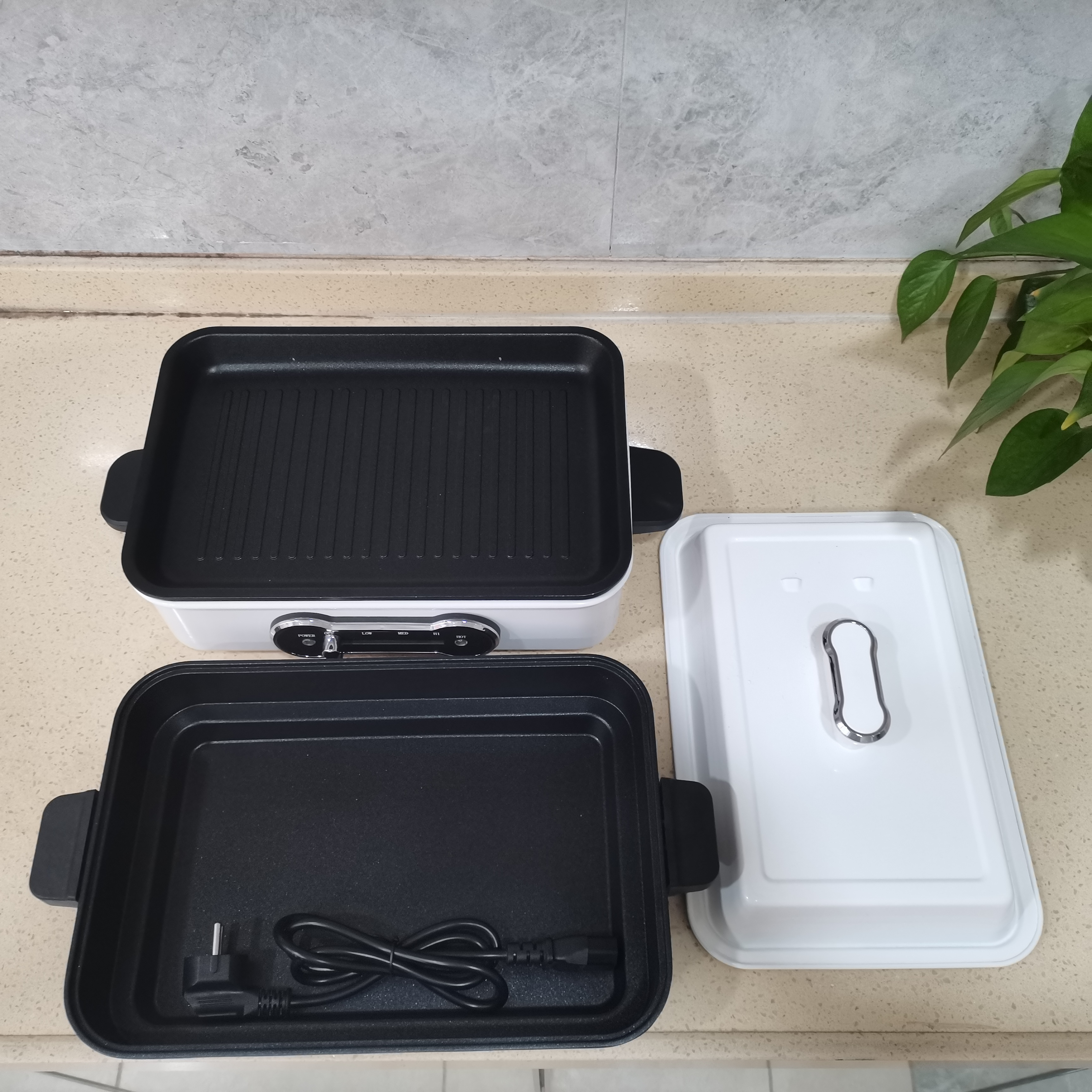 non-stick coating Smokeless Multifunctional Integrated electric hot pot and bbq grill Household Multifunctional Grill Pot