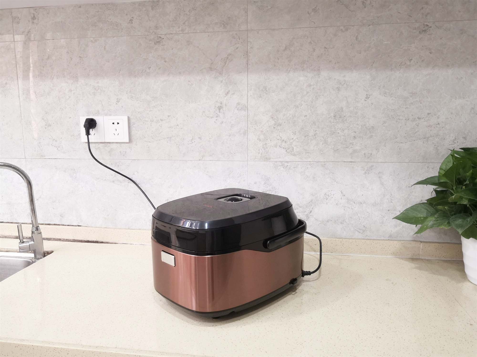 4L touch control Low sugar IH rice cooker with unique non-stick without coating technology equipped with stainless steel pot