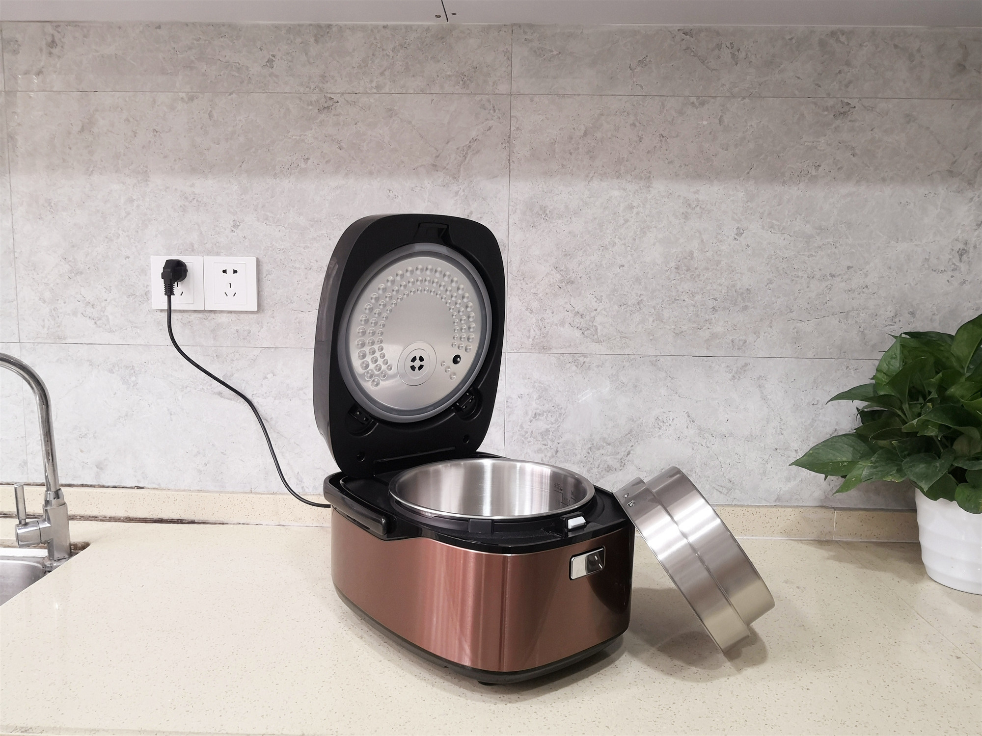 4L touch control Low sugar IH rice cooker with unique non-stick without coating technology equipped with stainless steel pot