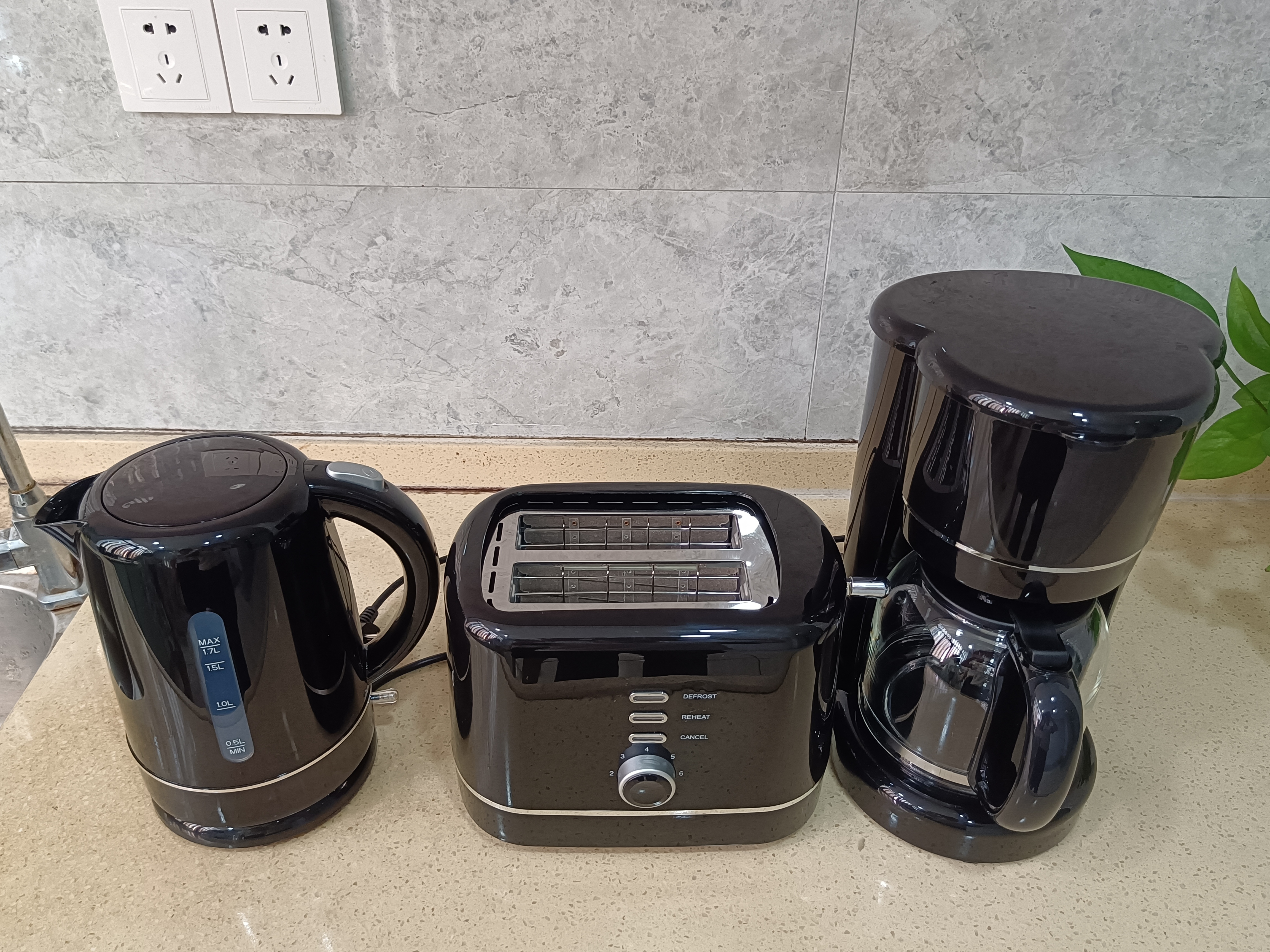 Household Appliance 1.7L/2200W Kettle 850W 2 Slices Toast 900W/1.5L Coffee Maker 3 pieces Breakfast set