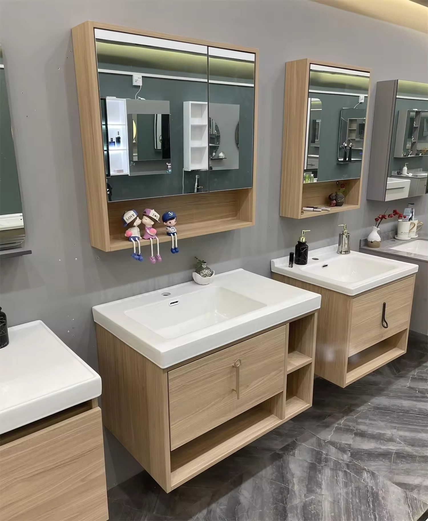 Wall Mounted Solid  Wood  Bathroom Storage Vanity Cabinet with Smart Led Light Mirror for Hotel