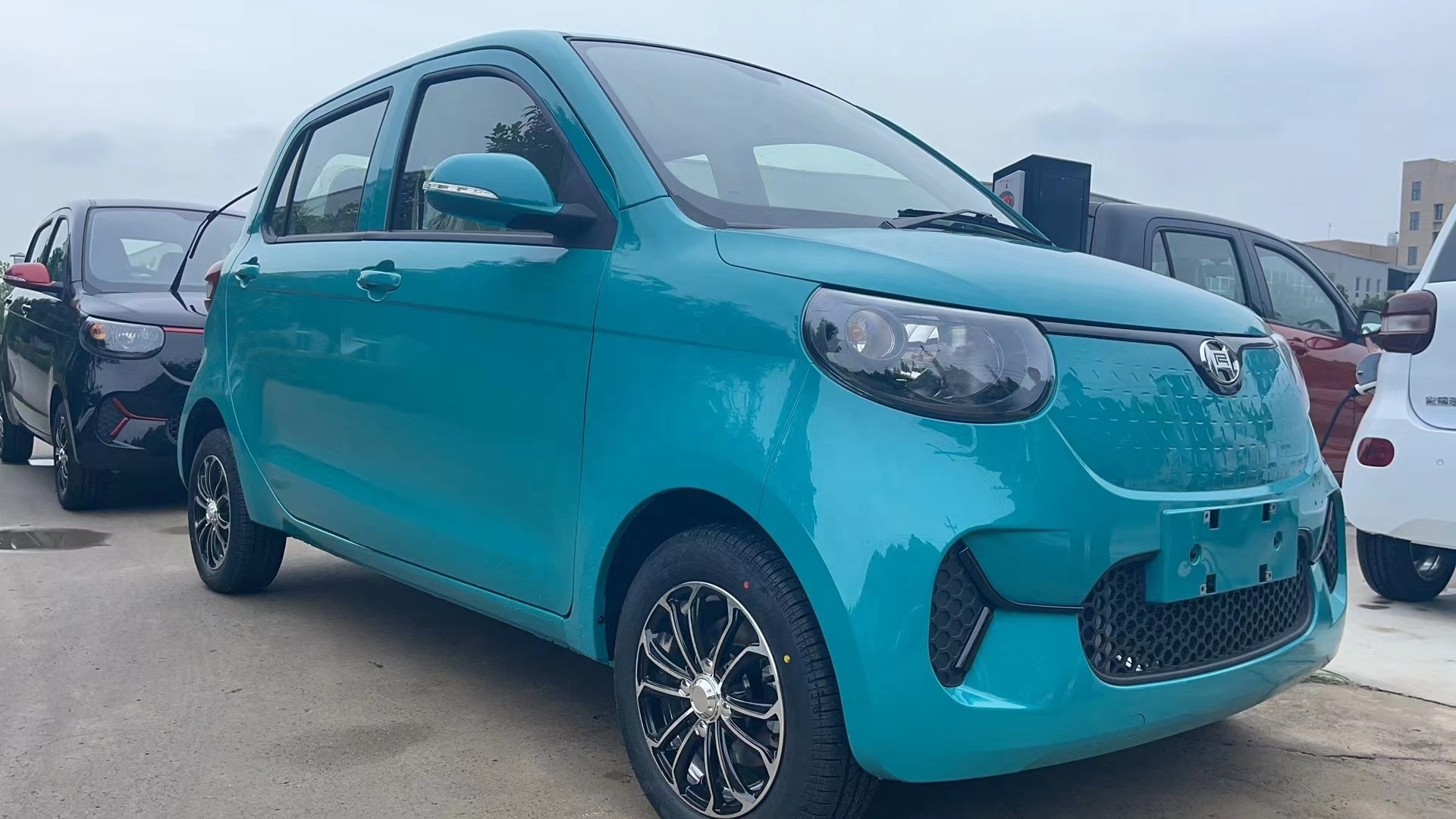 Hot sale Electric vehicle 4 wheels mini EV cheap price Chinese electric car mini cars for sale