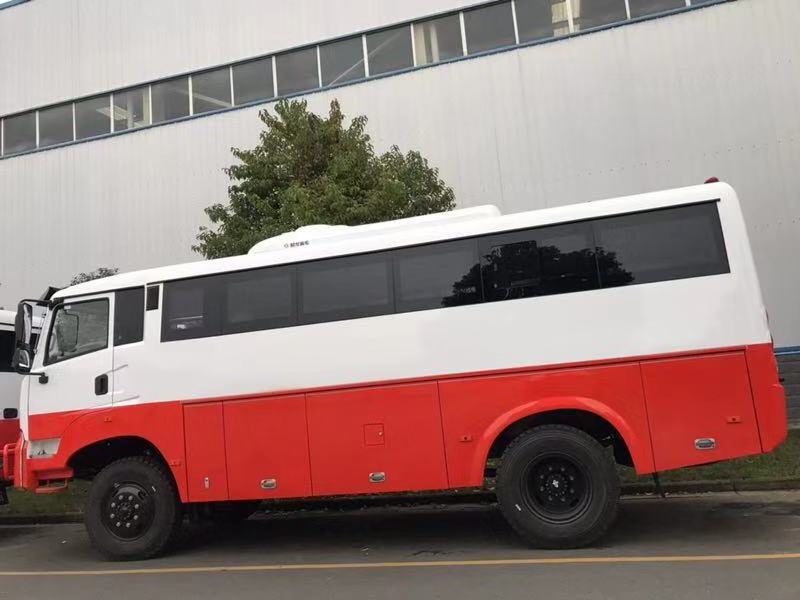 Dongfeng Brand New EQ6750ZT 30 seats  4X4 4WD Medium Size Bus