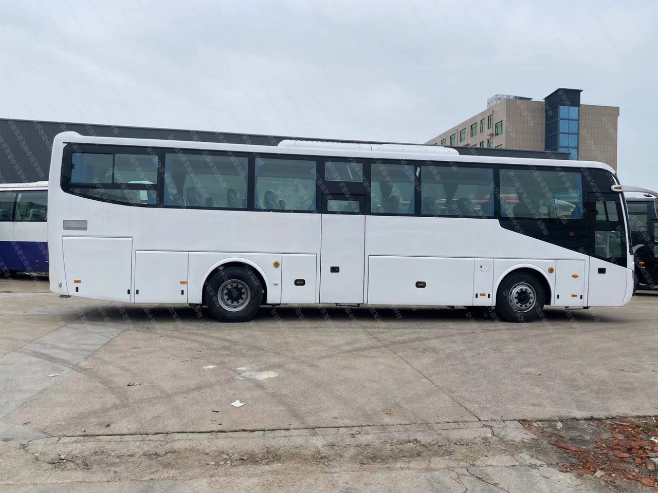 Cheap Price Used Yu tong Bus 50 Seaters Left Hand Drive Buses and Rhd Passenger Coach Bus for Sale