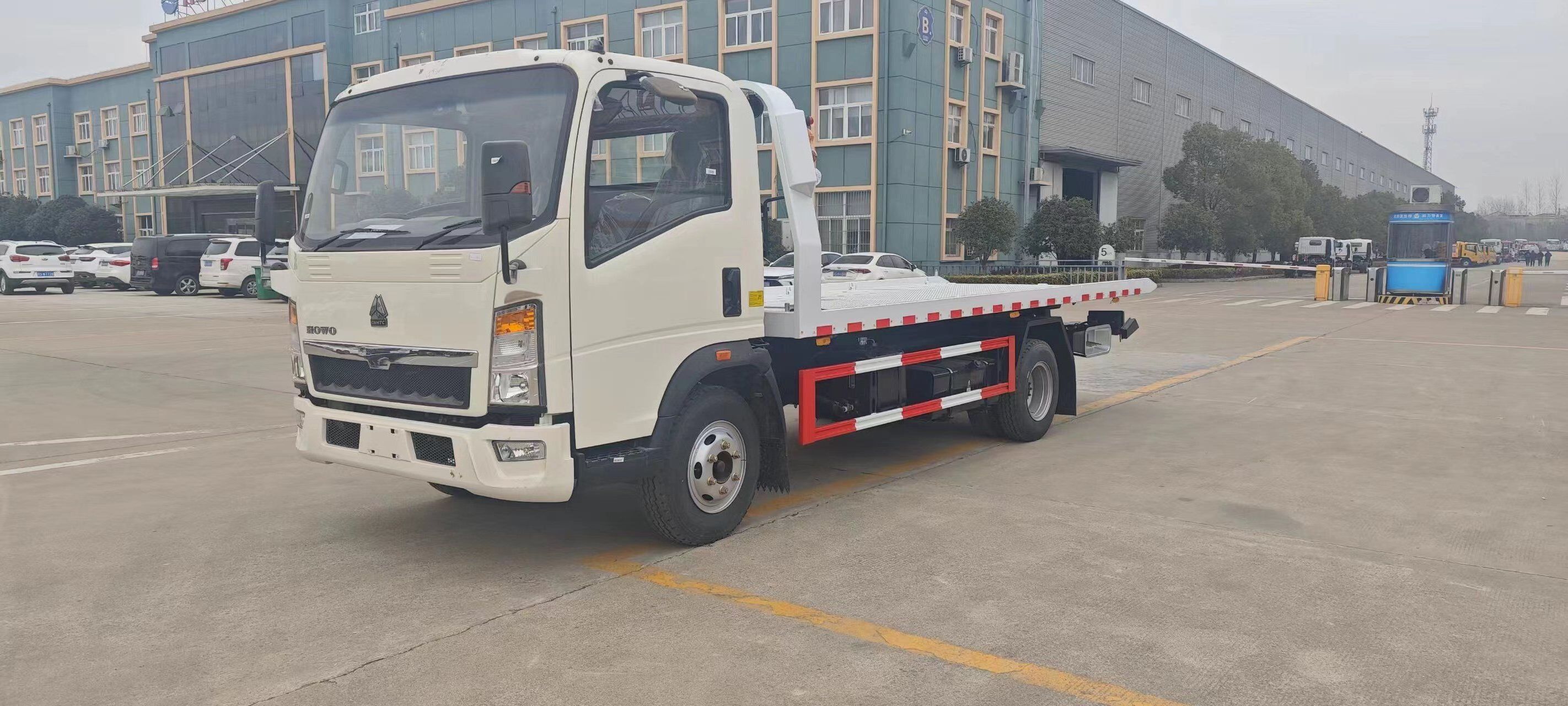 Brand New Cheap Prices Sinotruck Howo Light Duty 4X2 5 Ton Small Wreckers Beds Tow Trucks For Sale