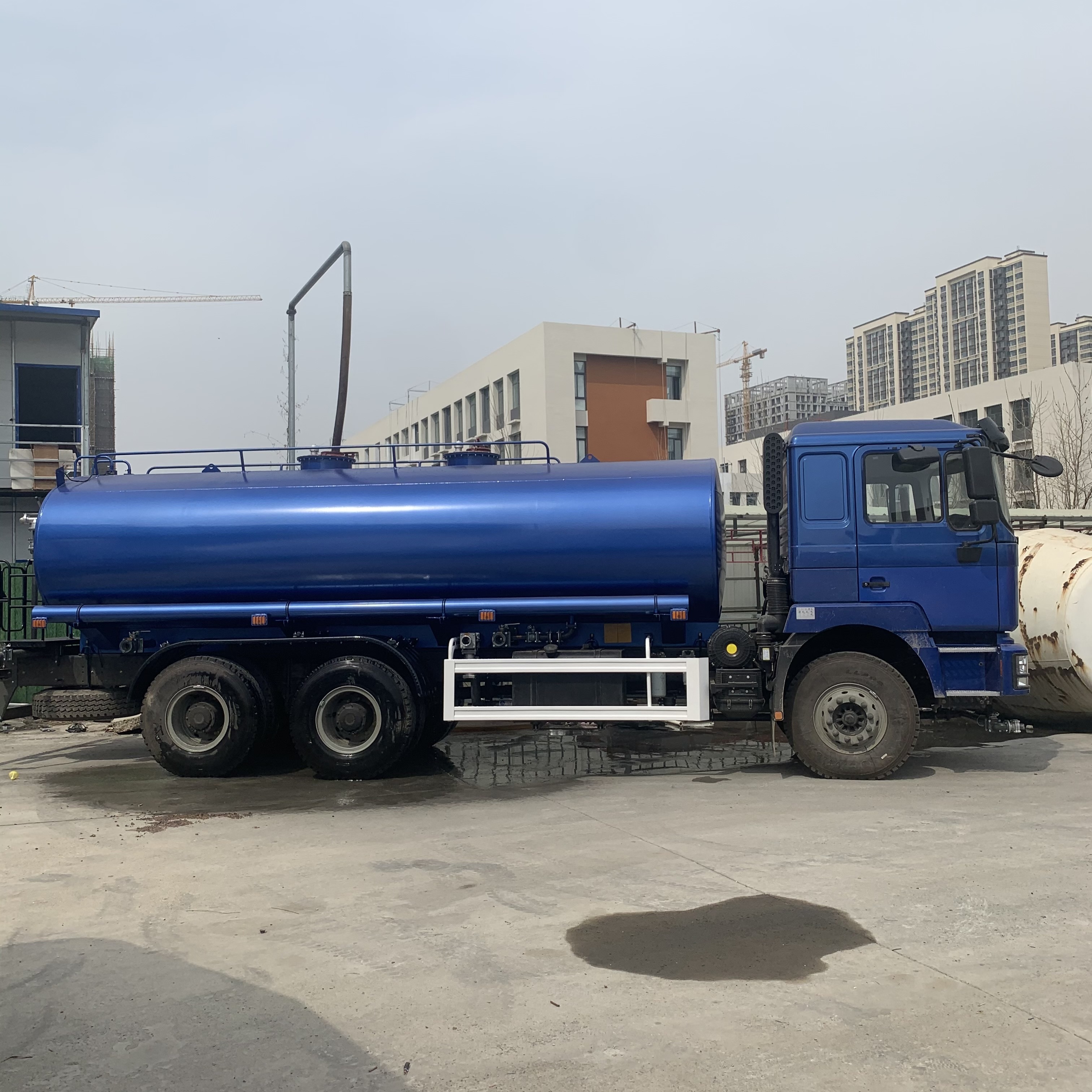 Cheap Price New Used Sprinkler Tank Truck Shacman Water Tanker Trucks For Drinking Water