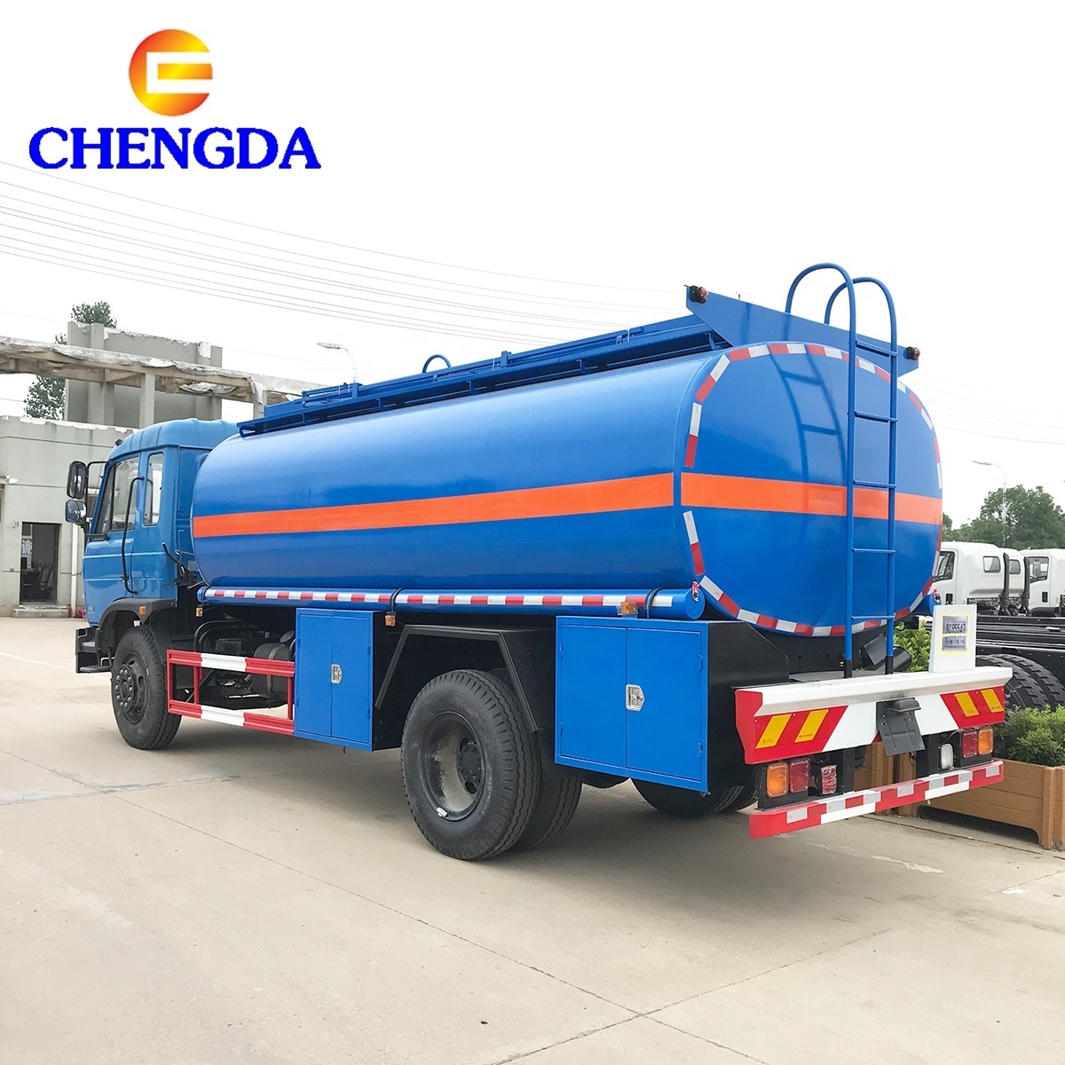 China made Small mini 4x2 10cbm Used Fuel Tanker truck for sale