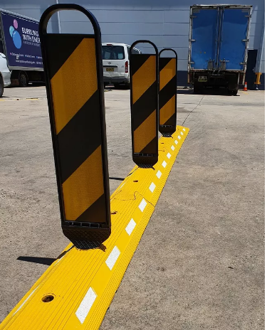 Driveway Roadway Reflective warning Delineator vertical panel Rubber Base safety traffic line lane divider Road separator