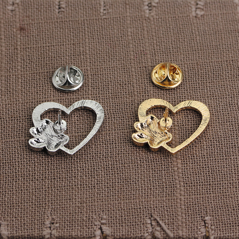 Wholesale In Stock Fantasy Costume Jewelry Cute Animal Paw Print In Heart Gold Lapel Pin Collar Brooch Pin Badge