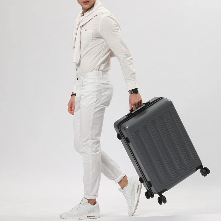 Hinomoto Lisof Silent Run 360 wheels make up luggage with creative Technology