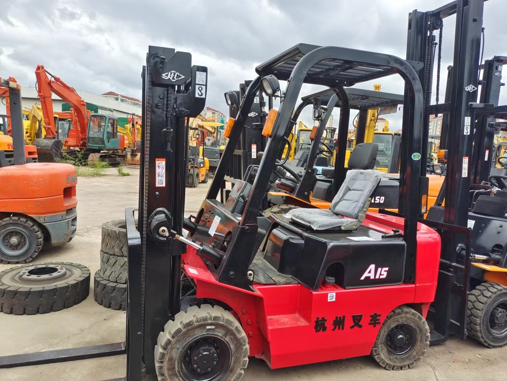 1.5 ton 2 ton 2.5 ton 3 ton 3.5 ton 4 ton 5 ton Solid Tire Side Shift Diesel Forklift  Brands of HELI    Used Forklifts