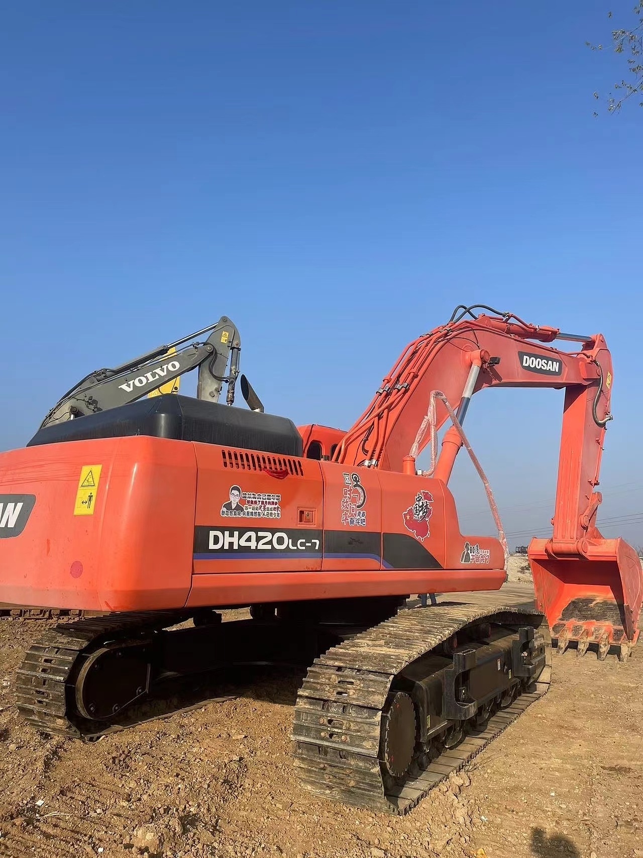 Low price for sale Doushan DH300-7 excavator 225-7 hook machine Doushan DH150-7 tire excavator