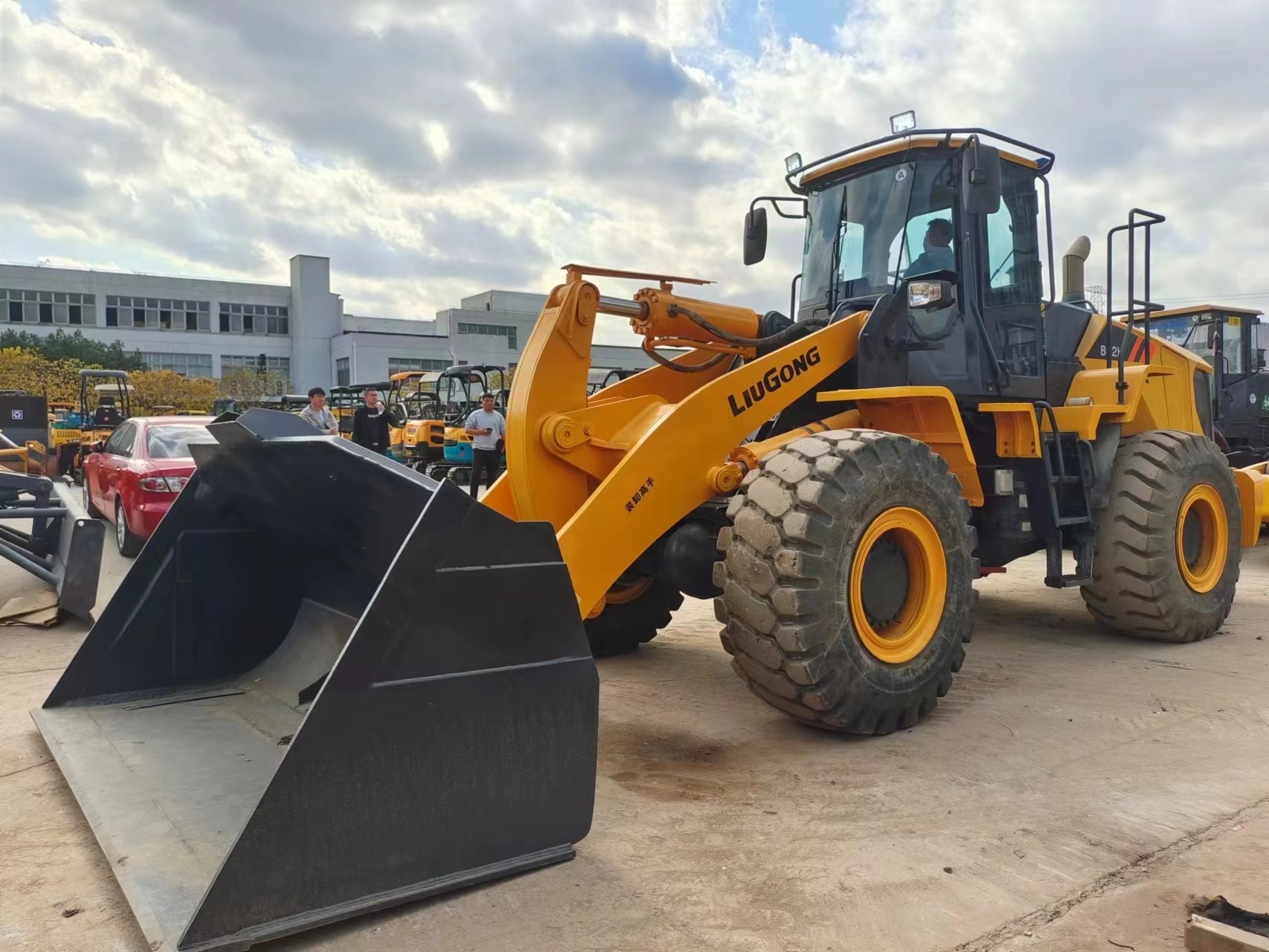 Used forklift trucks for sale Loader 30 50 EFI energy efficient 5 tonne delivery