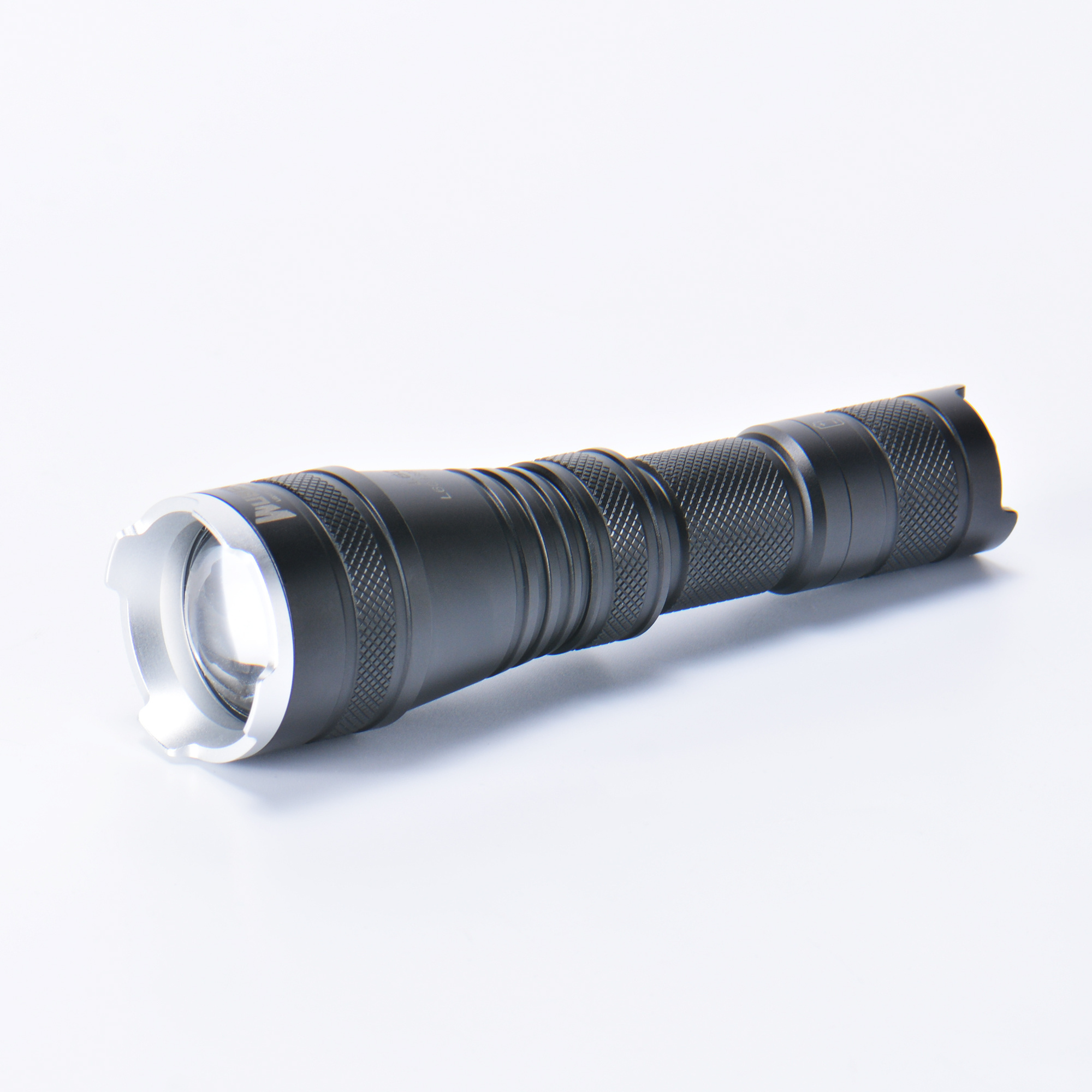 WUBEN L60 outdoor zoom spotlight led torch light emergency flashlight