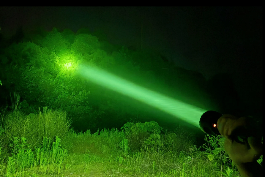 L19 1.0 Long Range hunting Flashlight with a super long distance to 1300 meters ,1650 lumens for white and 2200 lumens for Green