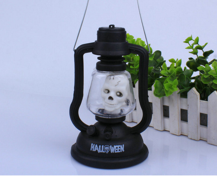 Halloween Party Decoration Ghost Festival Portable Kerosene Lamp Small Pumpkin Lantern Party Light Up Pumpkin Lantern Candy Toy