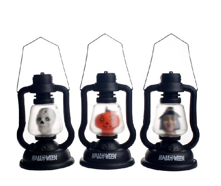 Halloween Party Decoration Ghost Festival Portable Kerosene Lamp Small Pumpkin Lantern Party Light Up Pumpkin Lantern Candy Toy