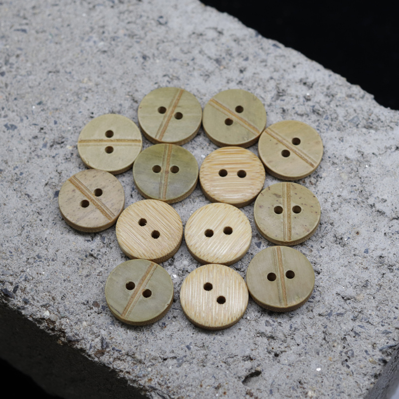 New natural and environmentally friendly 2-hole flat wooden bamboo buttons for women's shirts and dresses