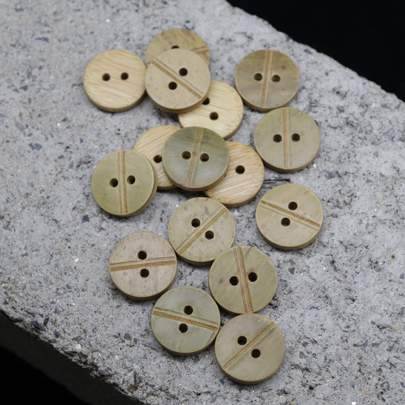 New natural and environmentally friendly 2-hole flat wooden bamboo buttons for women's shirts and dresses