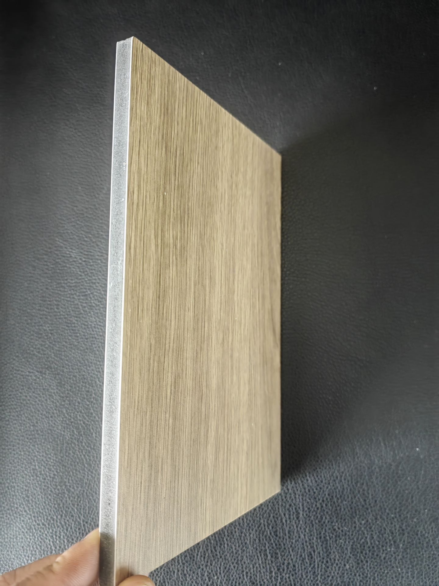 5mm 8mm MDF Wood Veneer Carbon Core Polyester Composite Panels