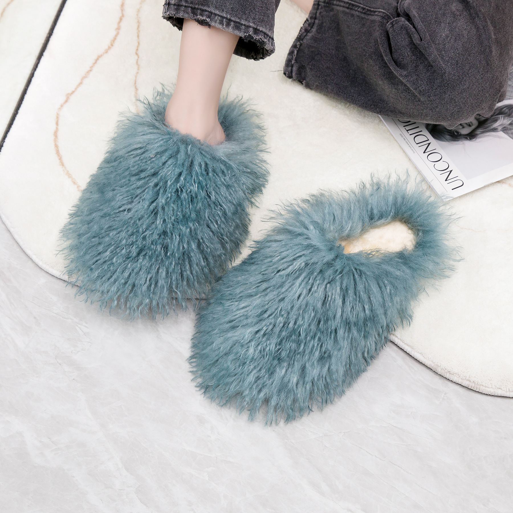 Wholesale Luxury Style Women's Fur Slippers Flat Shoes Girls' Fur Sliders Fake Mongolian Fur Wool Slippers