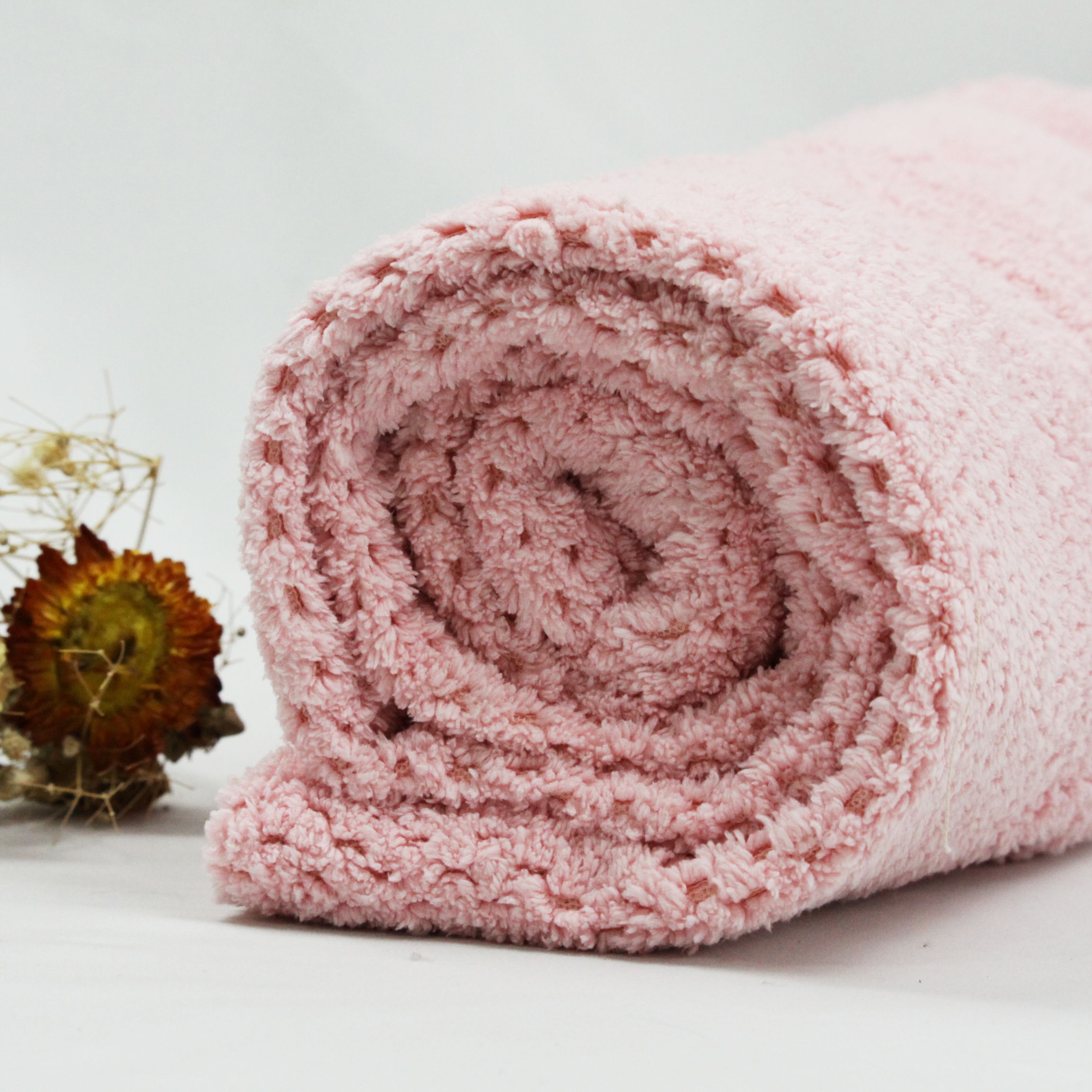 Microfiber warp-knitted jacquard knitting coral velvet fabric can be made of bath towel and face towel