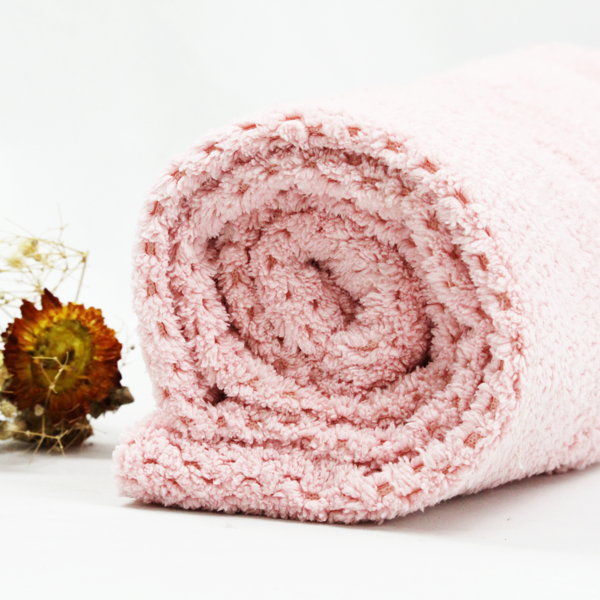 Microfiber warp-knitted jacquard knitting coral velvet fabric can be made of bath towel and face towel