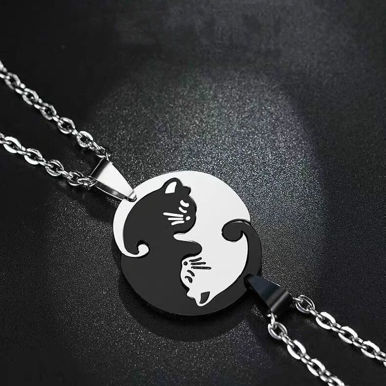 Black White Cute Cat Couple Necklaces Heart Cat Pendant Necklace for Best Friends Stainless Steel Necklace Gift Jewelry