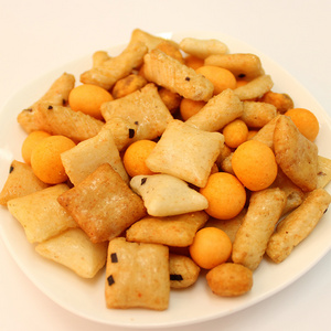 Hot Selling  OEM  Popular Crispy Spicy Flavor Mixed Roasted Rice Crackers and Coated Peanuts