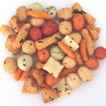 High Quality Savory Vegan Mixed Rice Crackers and Coated Peanuts Vegetarian Snack