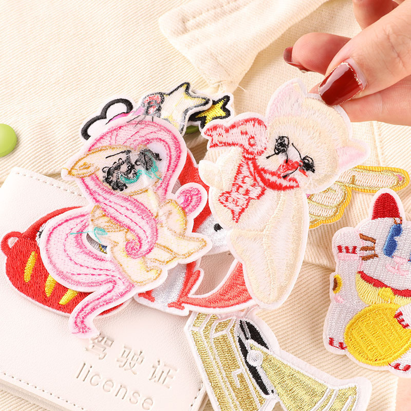 Chinese Patch Store Wholesale Machine Embroidery Cartoon Iron on Fabric Labels for Baby Clothes