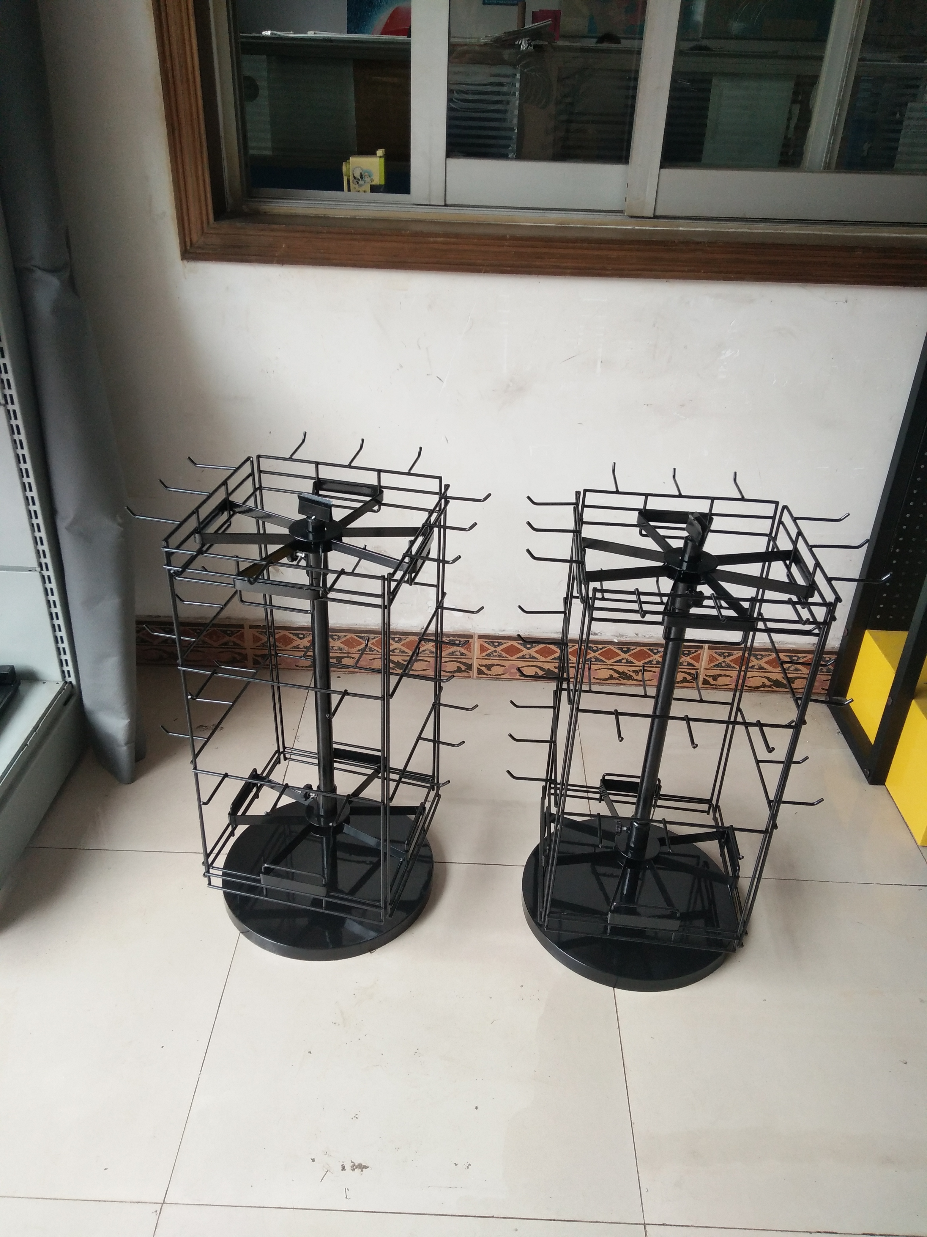 black wire metal boutiques merchandise hanging items table top spinner display racks for counter top trade show