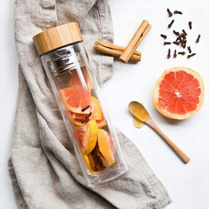 500ml Promotional Custom Logo High Quality Borosilicate Double Wall Insulated Glass Water Bottle With Bamboo Lids Fruit Infuser