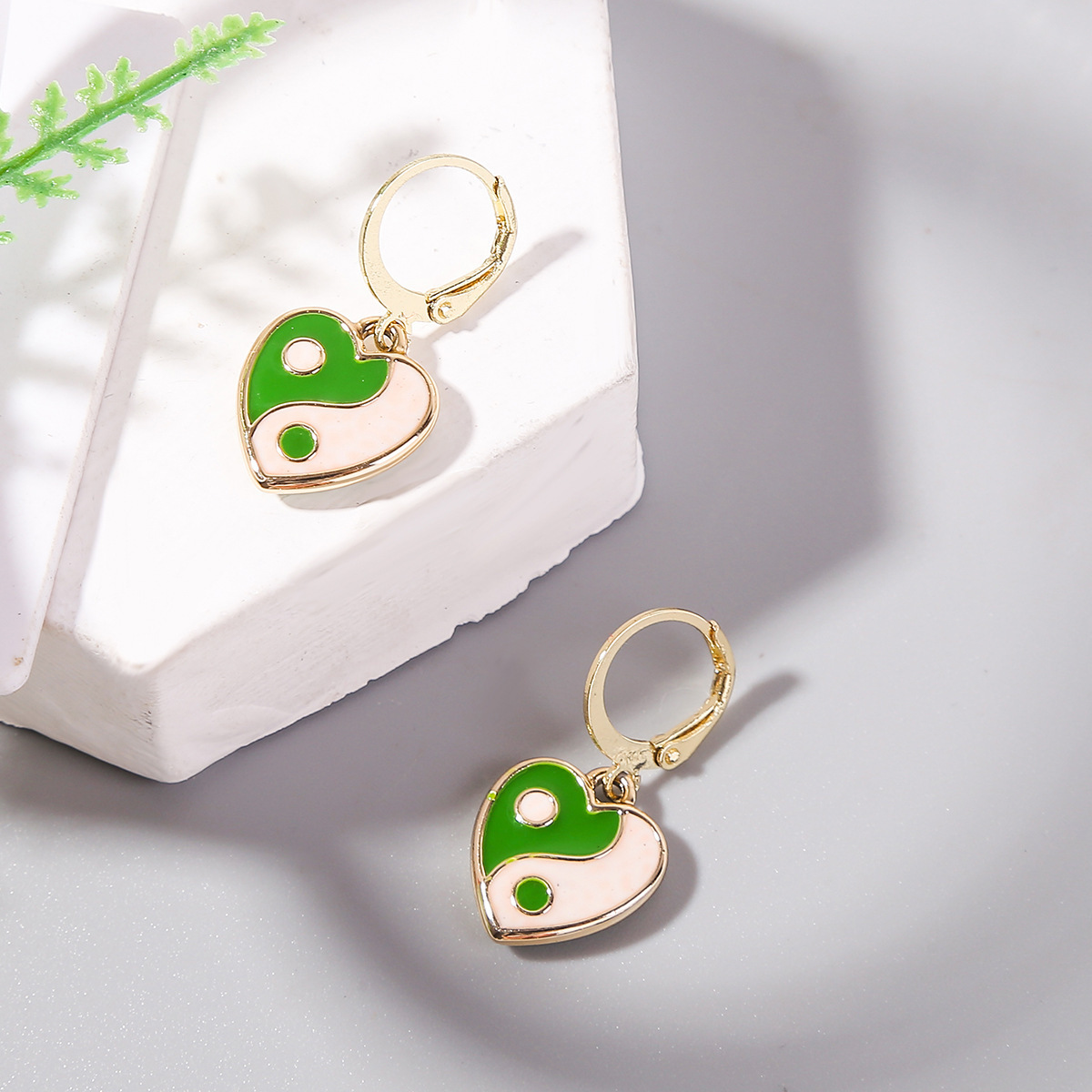 Earrings Women Tai Chi Yin Yang Gossip Enamel Heart Shaped Girls Fashion Earring Jewelry Women's Mothers Day Valentines Gift