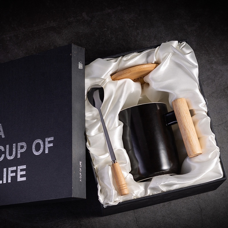 Nordic Porcelain Custom Wooden Handle Ceramic Mug 13oz Matte White Black Porcelain Ceramic Coffee Pipe Mug Set with Gift Box