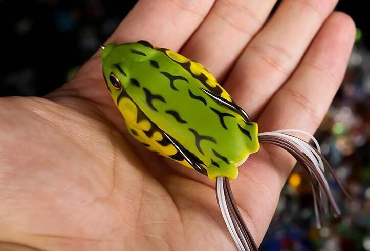 HAYA Fishing Lures Realistic Design Frog Lure Durable High Quality  Lifelike 3D Eyes and Colorful Realistic Paint Patterns