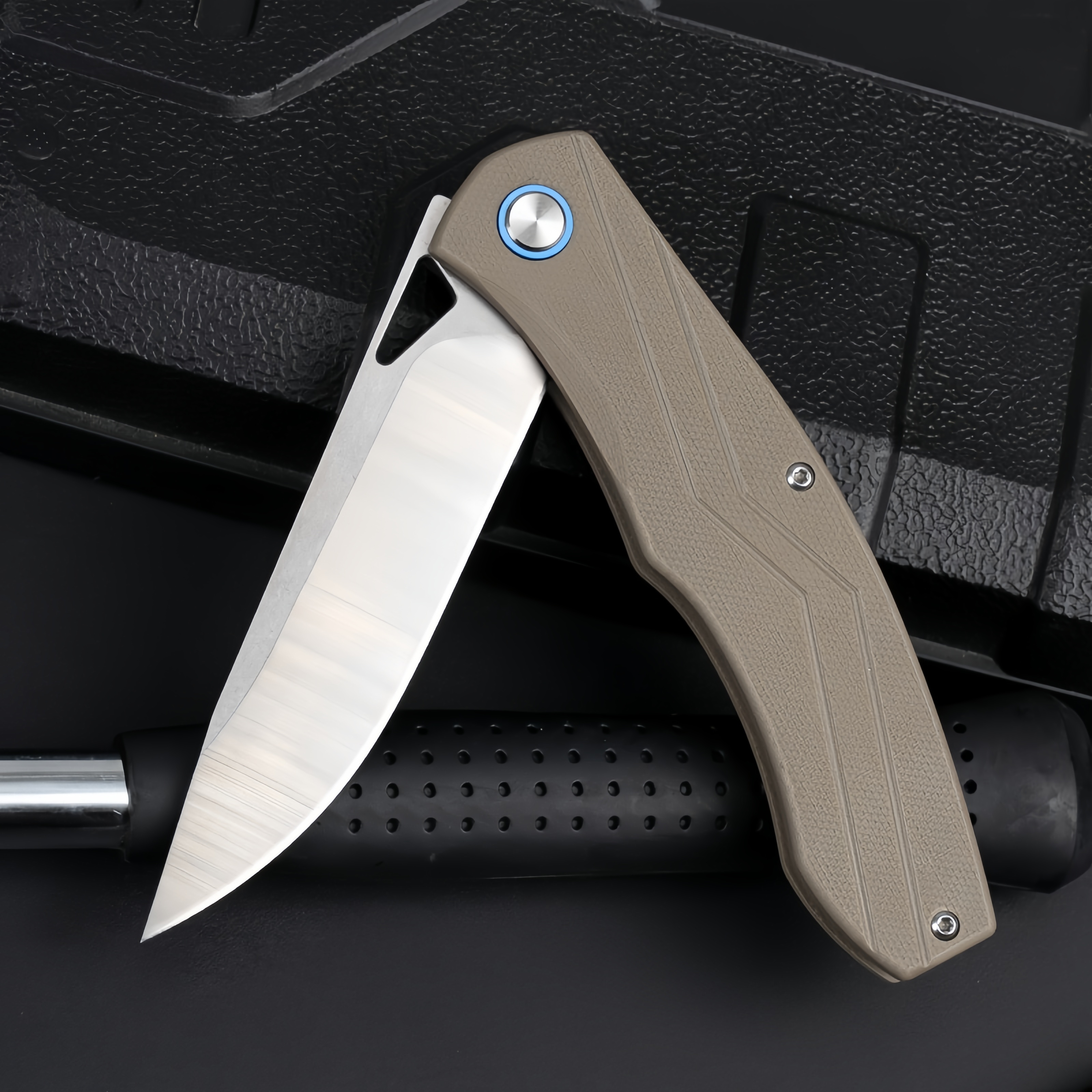 Wholesale Folding D2 CNC Machining Black Apricot Handle Hunting Camping Survival Tactical Outdoor Pocket Knife