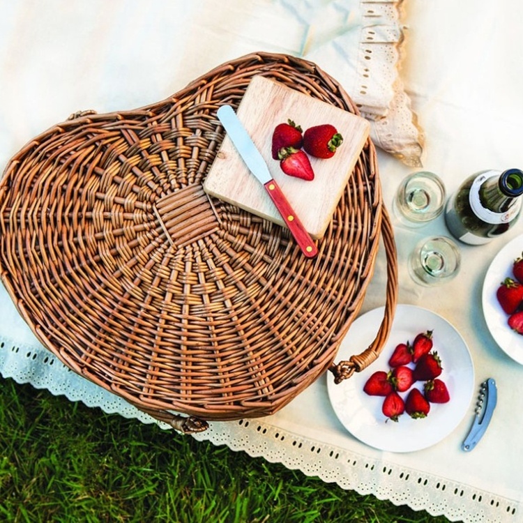 New Design Heart Shaped High Quality Handmade Natural Rattan Wicker Set Picnic Basket