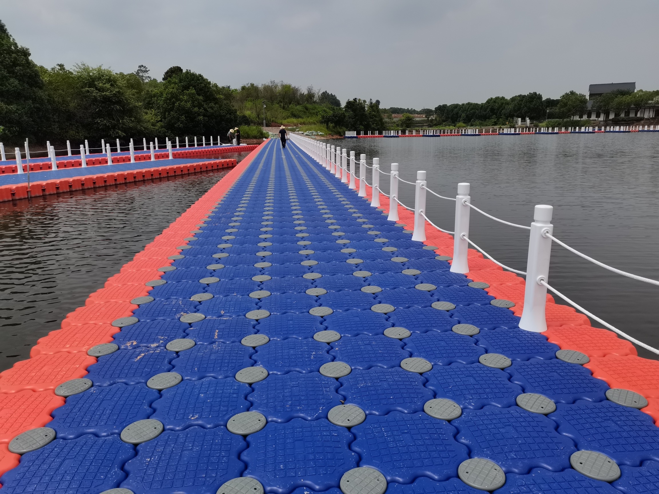 HOT sale plastic modular pontoon dock floating bridge for sale,floating jet ski docks