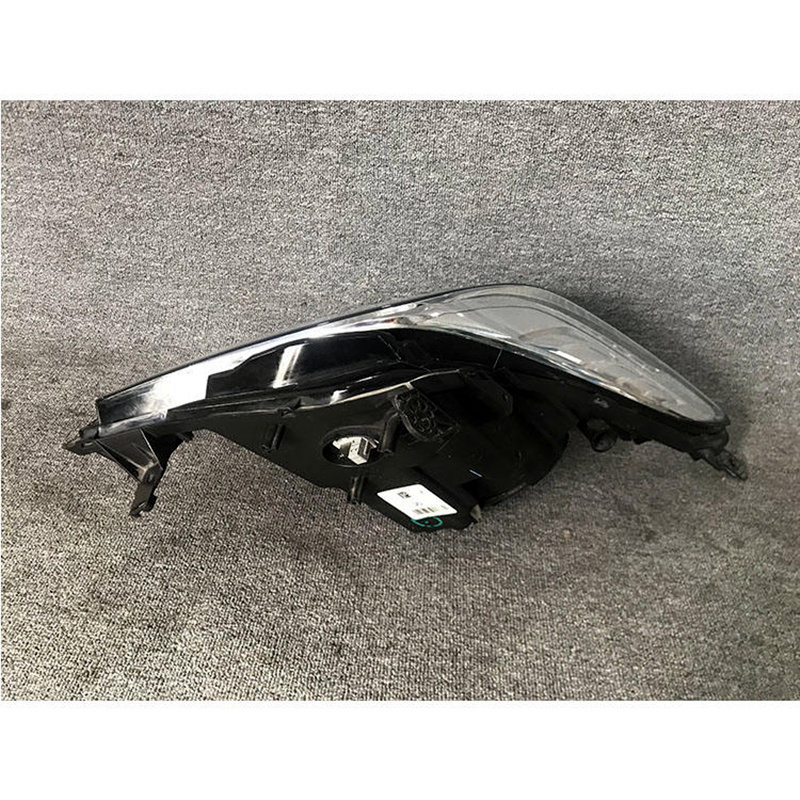 Suitable for Cadillac XTS headlight assembly old low-fitting AFS