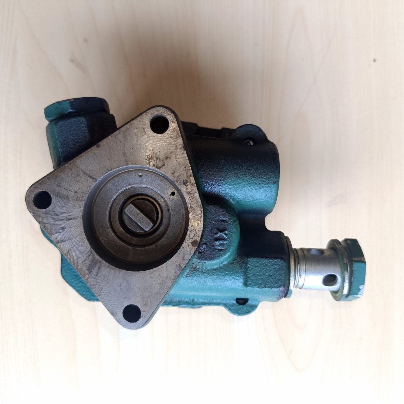 Second hand Diesel Engine Parts Fuel Pump 20997341 for volvo truck