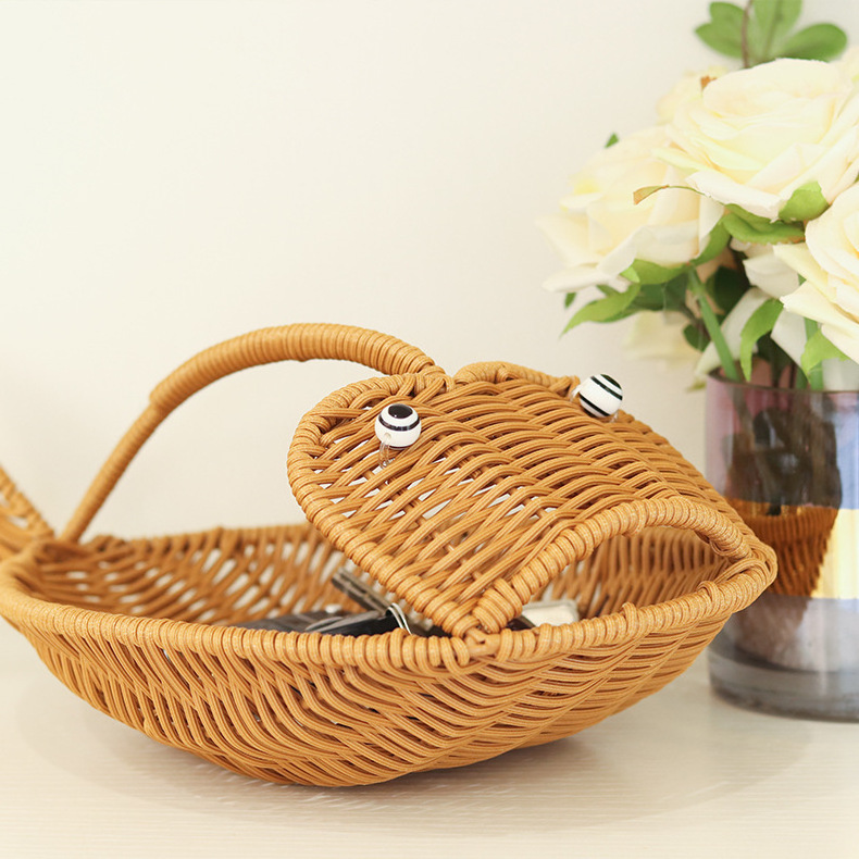 Wholesale New Fish Shape Desktop Home Storage Display Snack Fruit Basket Hand-made Rattan Basket