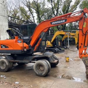 Original second-hand 6-ton small tire excavator sell at a low price for Doushan DX60W wheeled excavator