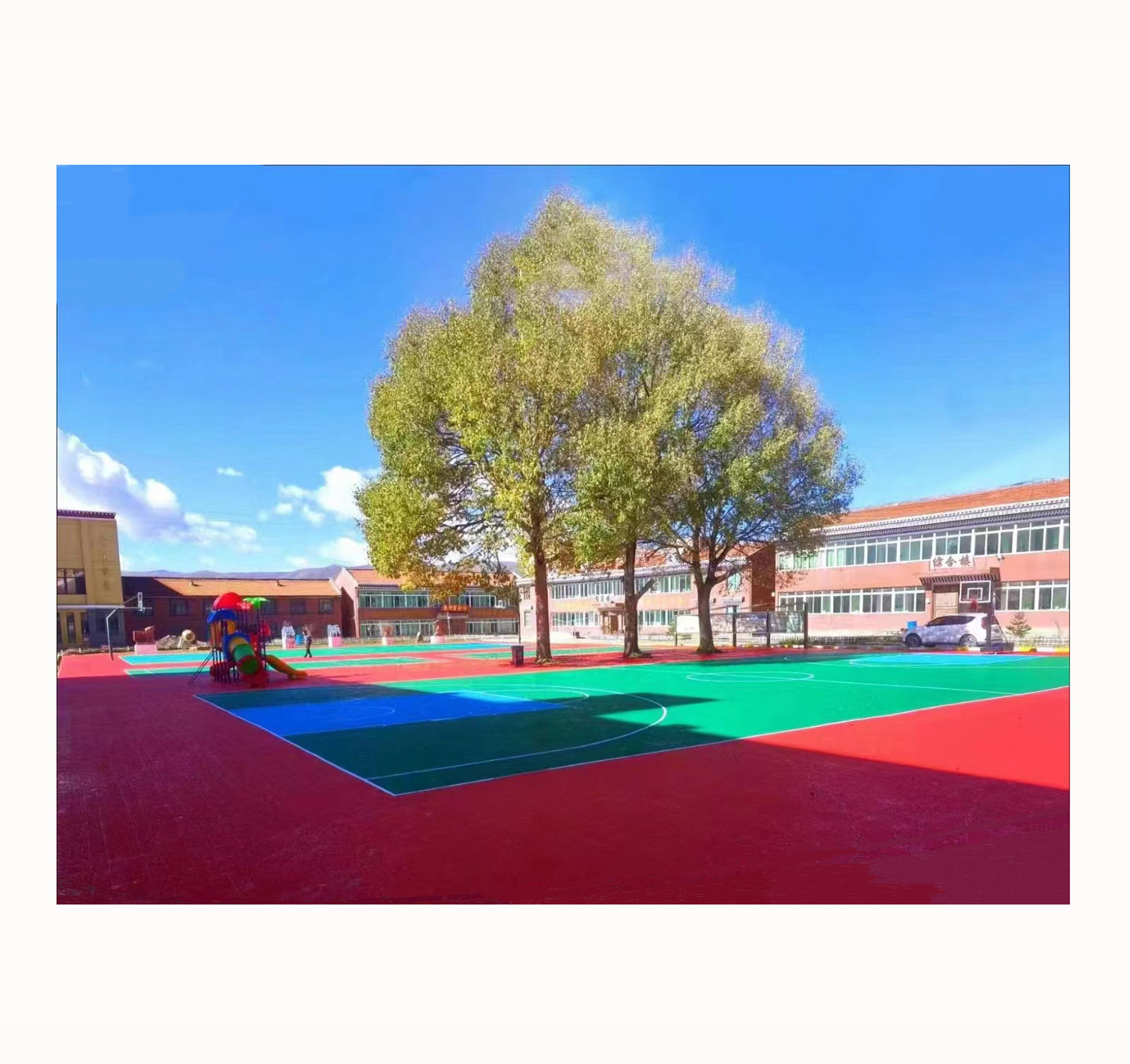 Portable Plastic Tiles Artificial Grass Sports Flooring for Basketball and Badminton Courts Outdoor