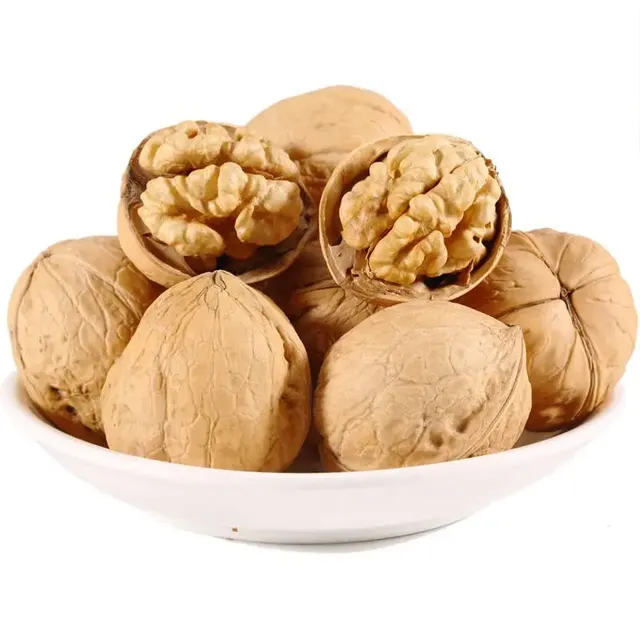 China Cheap Prices Raw Walnut Shell Blanched Shelled Walnuts Supplier