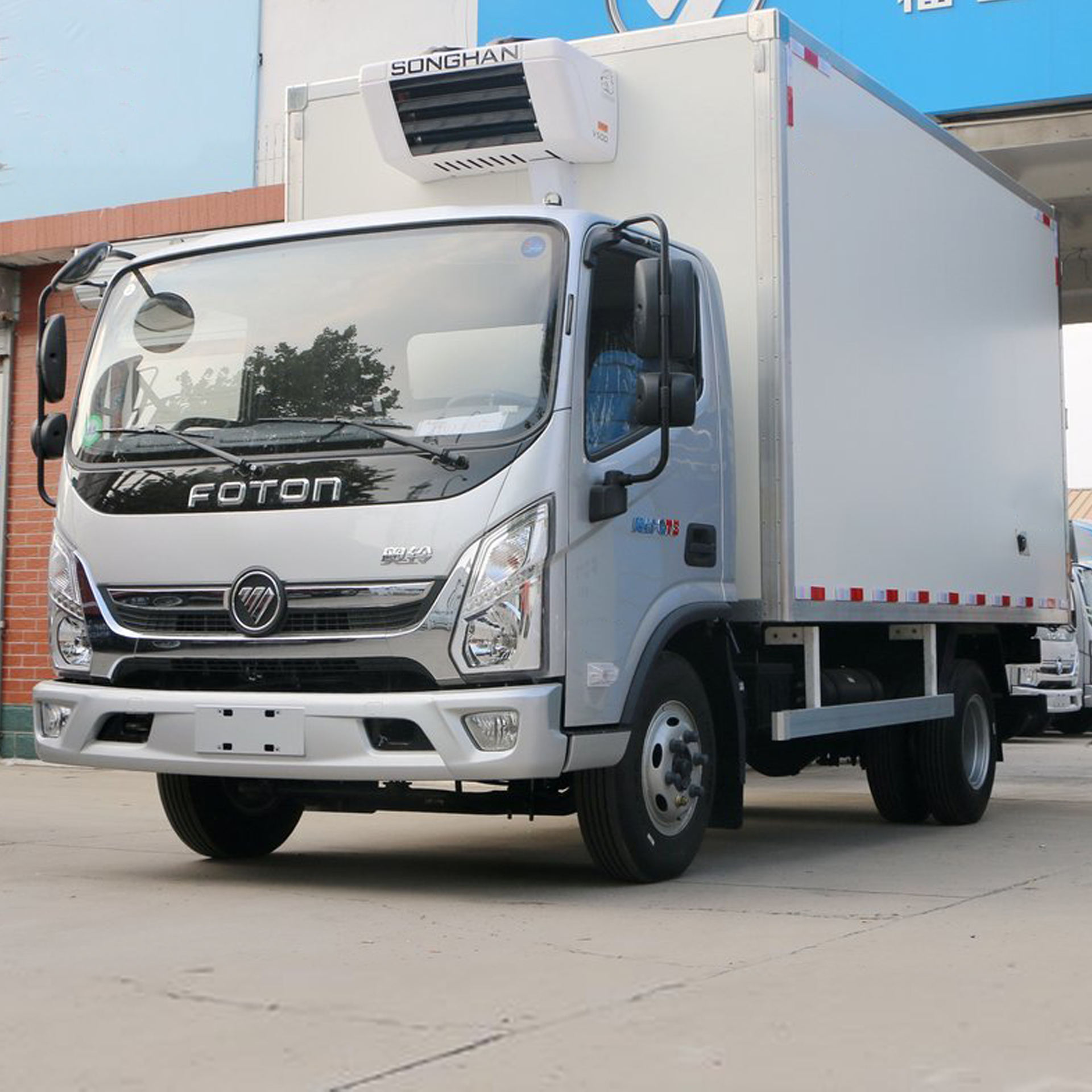 2023 New Foton 4x2 2 ton refrigerator truck right hand drive 105(KW) /143hp light truck  4Wheels 10/20/30 tons