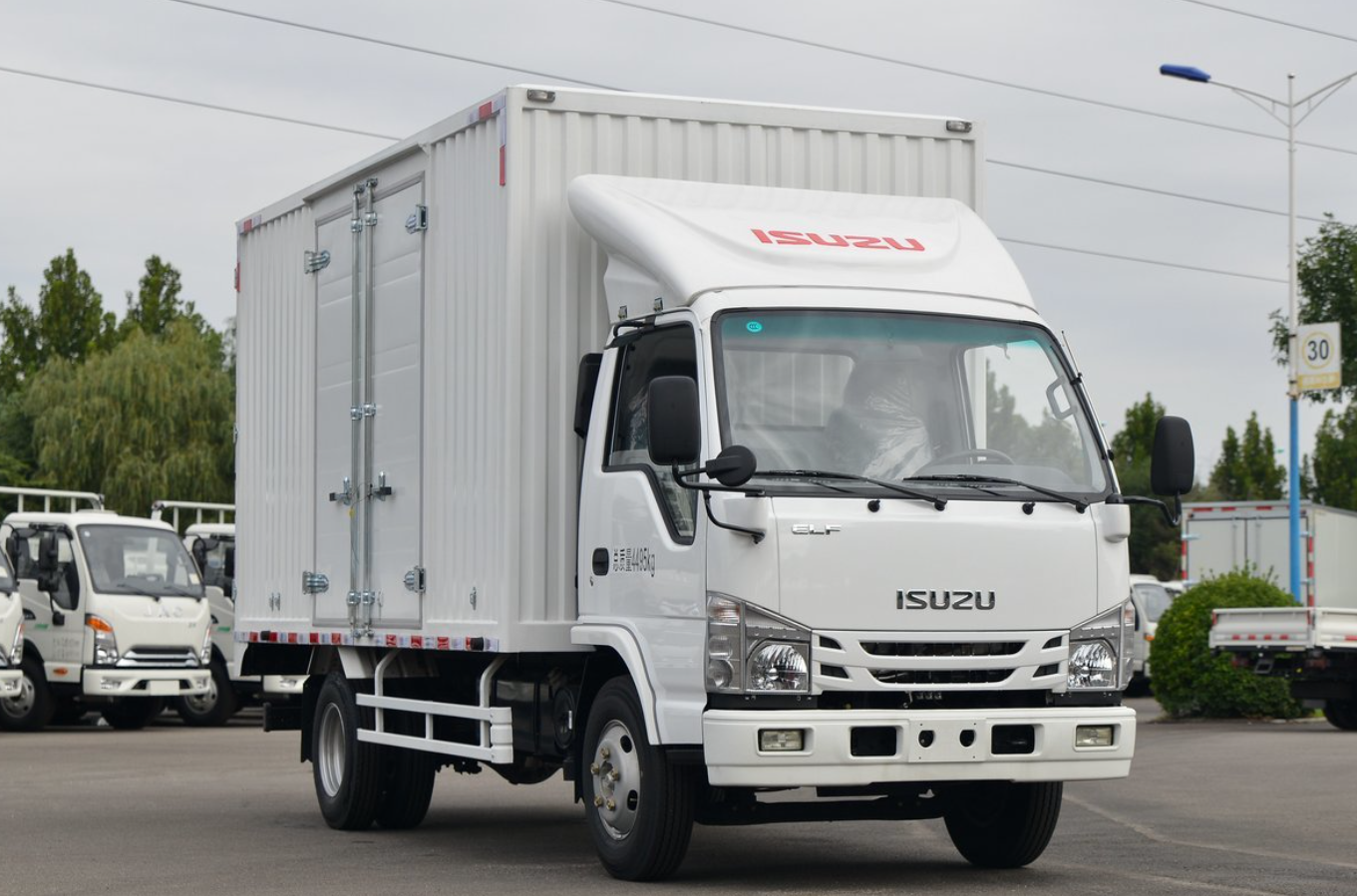 Qingling Isuzu 100P 120 horsepower 4.25-meter single row box truck (air brake)