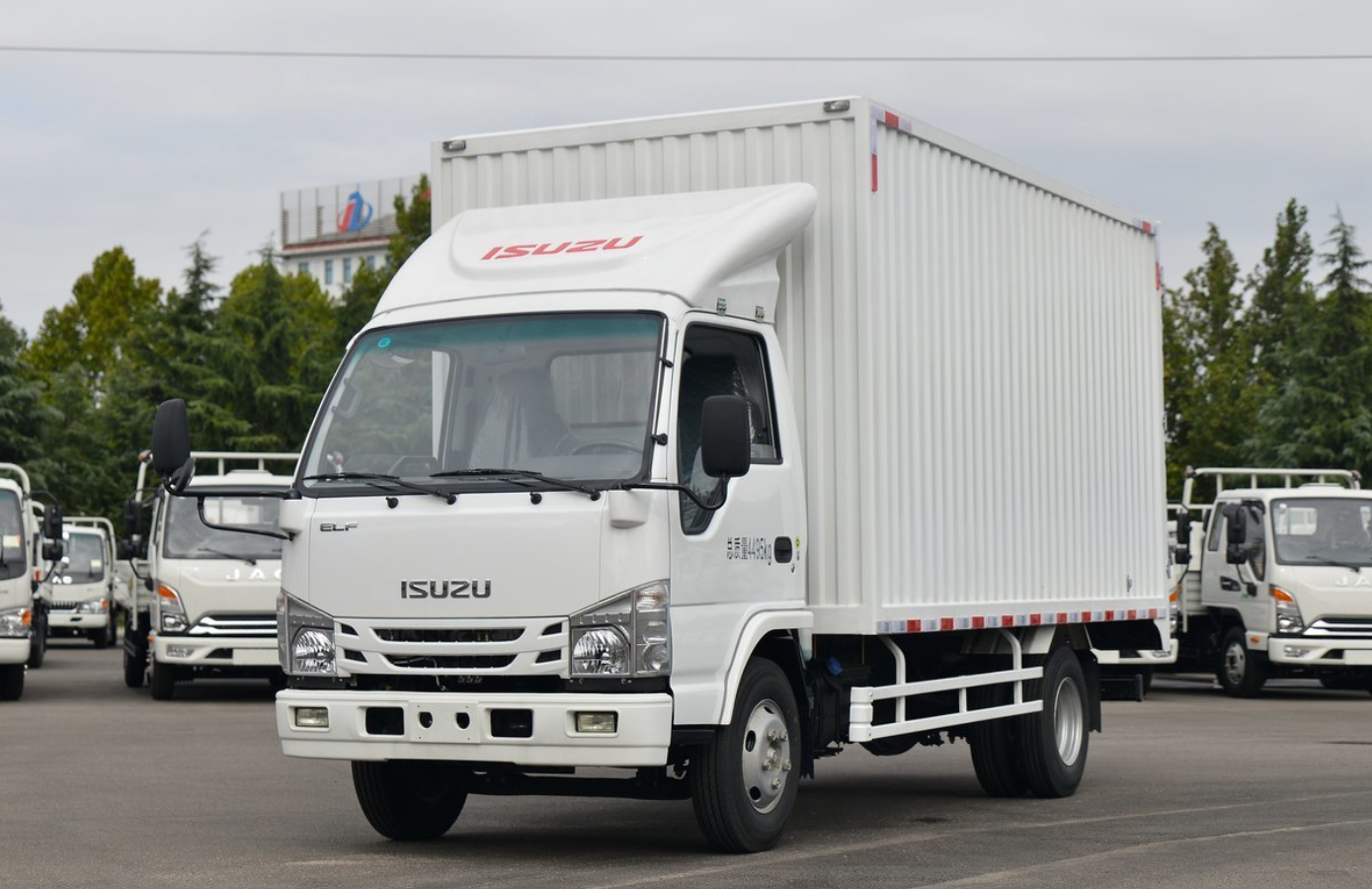 Qingling Isuzu 100P 120 horsepower 4.25-meter single row box truck (air brake)