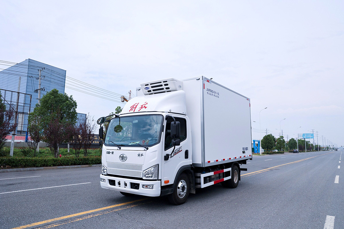 Faw Jiefang 4m cargo Carrier Refrigerated Van Refrigerator Trucks For Sale